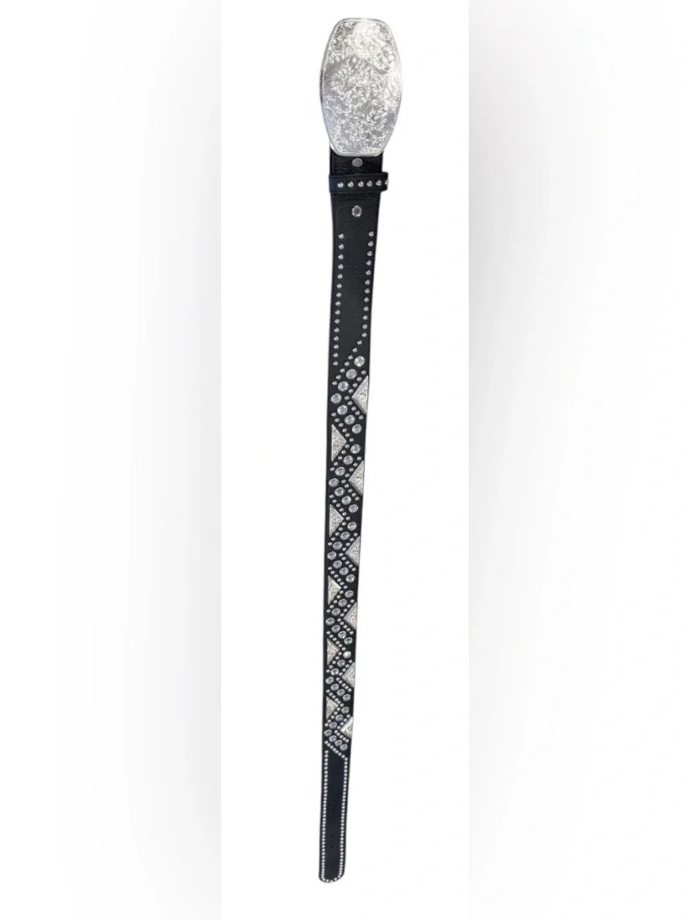 3D women’s black leather western belt with an ornate silver etched buckle